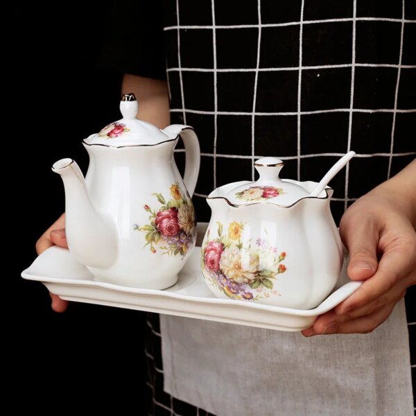 Set Nórdico de Porcelana Floral para Condimentos con Borde Dorado